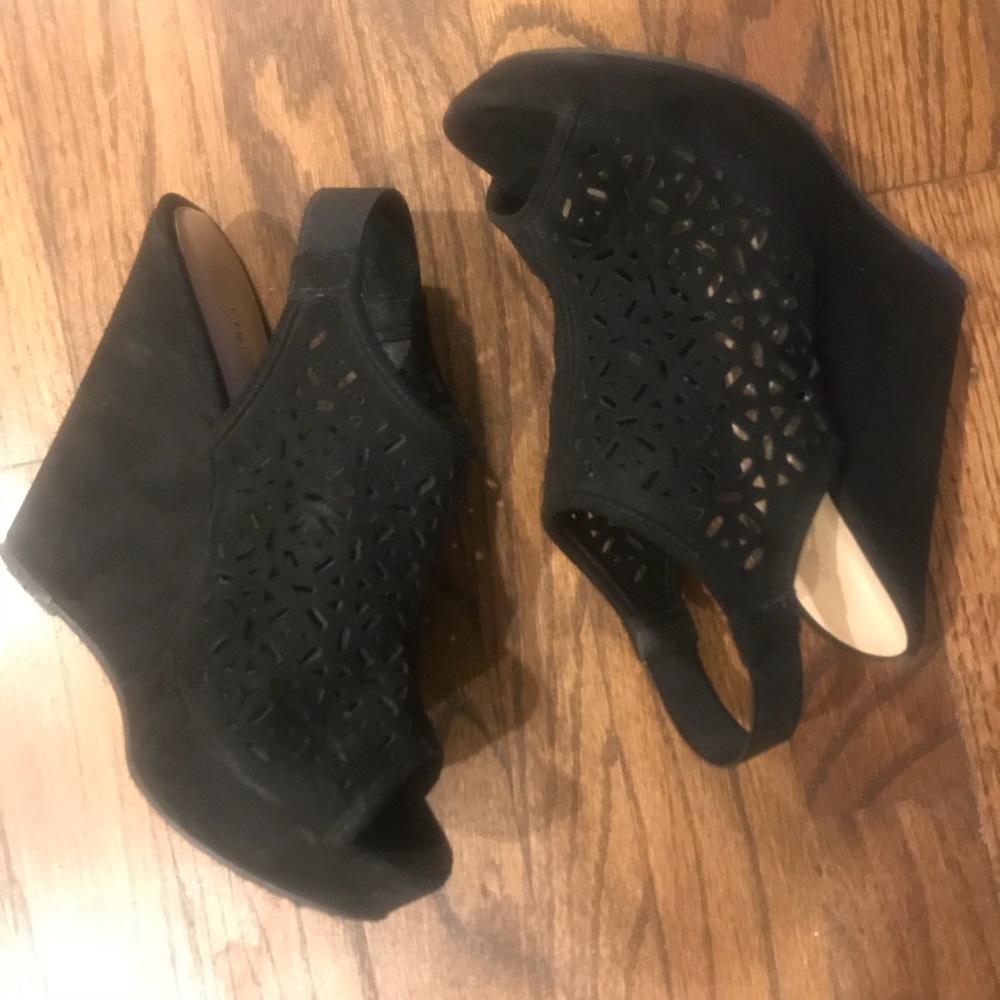 Suede wedges with cutouts